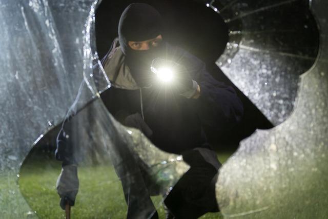 Polizei sucht nach Wohnungseinbruch in Freiburg-St. Georgen nach Zeugen