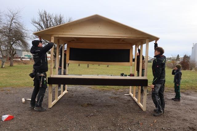 Bonndorf spart mit selbstgebauten Htten beim Adventsmarkt