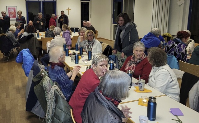 Auszeit im Advent: Die Ehrenamtlichen nahmen die Einladung gerne an.  | Foto: Gerd Leutenecker