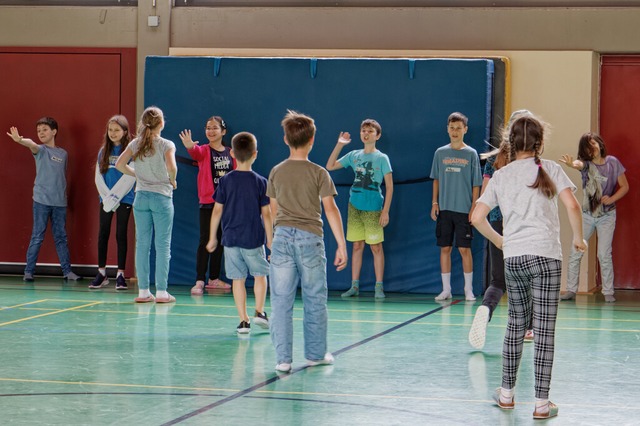 Halt! Die Viertklssler der Endinger G... fr das Engagement des Frdervereins.  | Foto: Ruth Seitz