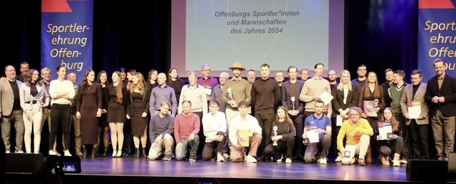 Sportbrgermeister Hans-Peter Kopp (l....d Sportler sowie Teams des Jahres 2024  | Foto: Hubert Rderer