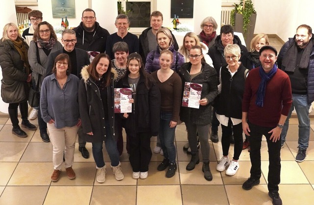 Die Vertreter der Vereine und Gruppen,...ry bei der Preisverleihung im Rathaus.  | Foto: Stadt Lahr