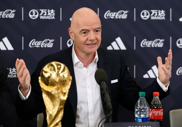 FIFA-Pr&auml;sident Gianni Infantino b...e WM-Pl&auml;ne keinerlei Widerspruch.  | Foto: Noah K. Murray/AP/dpa