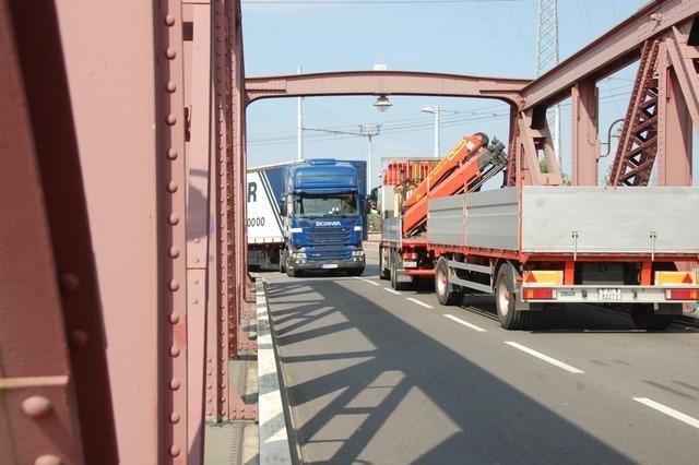 Tempo 30 und Lkw-Verbot auf der Friedensbrcke in Weil am Rhein