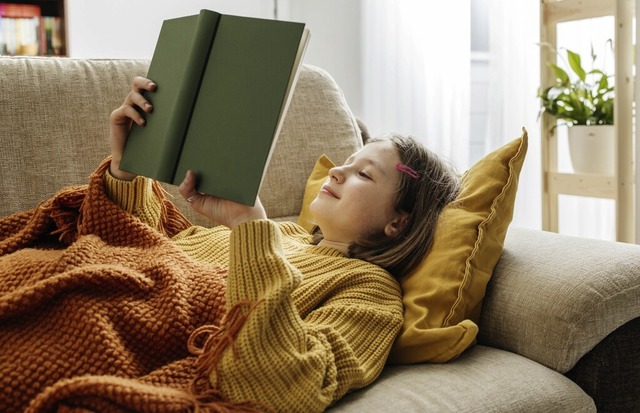 Gemtlich Lesen macht Spa.  | Foto: Imago