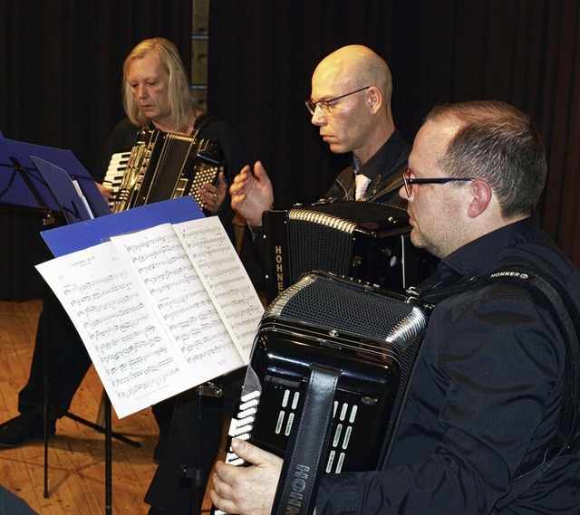 Ein Blick zurck auf ein Konzert des H...och 13 Musikerinnen und Musiker dabei.  | Foto: Paul Schleer