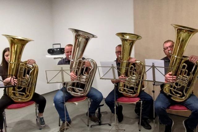 Die Tuba kann mehr als im Hintergrund brummen – das zeigen fnf Musiker aus Oberhof