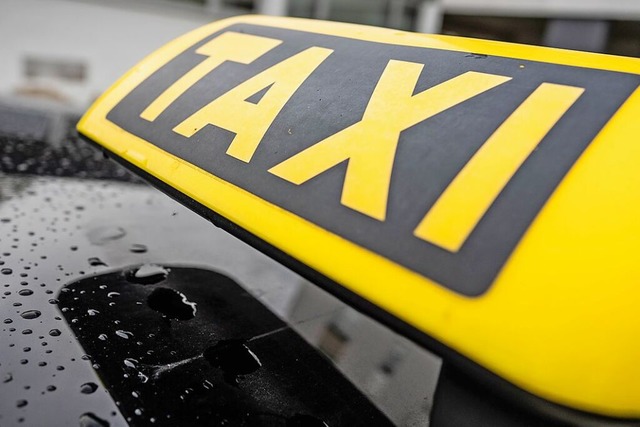 Ein alkoholisierter Taxifahrer (Symbol...riet in Wehr in eine Polizeikontrolle.  | Foto: Frank Rumpenhorst