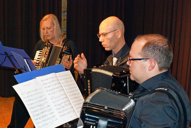 Ein Blick zurck auf ein Konzert des H...och 13 Musikerinnen und Musiker dabei.  | Foto: Paul Schleer