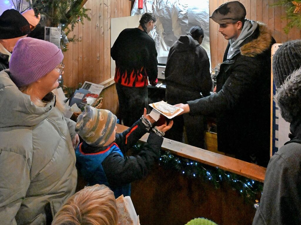 Gut besucht ist der Denzlinger Weihnachtsmarkt, der noch bis Sonntagabend zum Bummeln einldt.