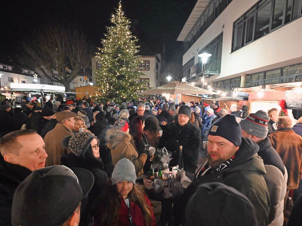 Gut besucht ist der Denzlinger Weihnachtsmarkt, der noch bis Sonntagabend zum Bummeln einldt.