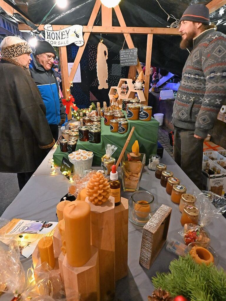 Gut besucht ist der Denzlinger Weihnachtsmarkt, der noch bis Sonntagabend zum Bummeln einldt.