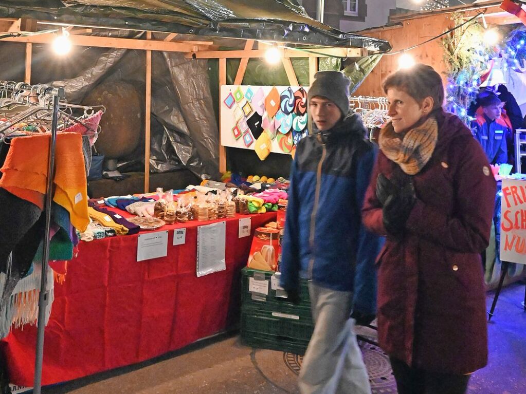 Gut besucht ist der Denzlinger Weihnachtsmarkt, der noch bis Sonntagabend zum Bummeln einldt.