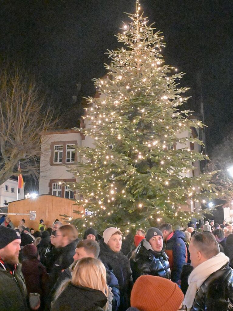 Gut besucht ist der Denzlinger Weihnachtsmarkt, der noch bis Sonntagabend zum Bummeln einldt.