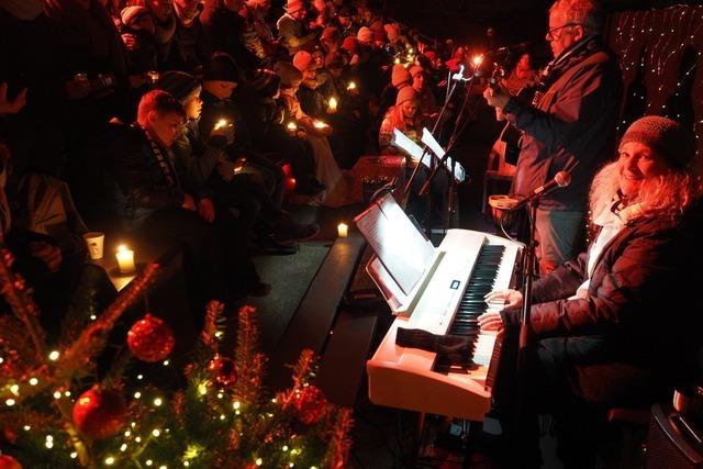 Wie war's beim Weihnachtsliedersingen im Emmendinger Elzstadion?