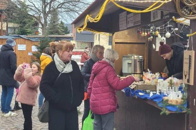 Der 48. Teninger Weihnachtsmarkt brachte Weihnachtsstimmung ins Unterdorf