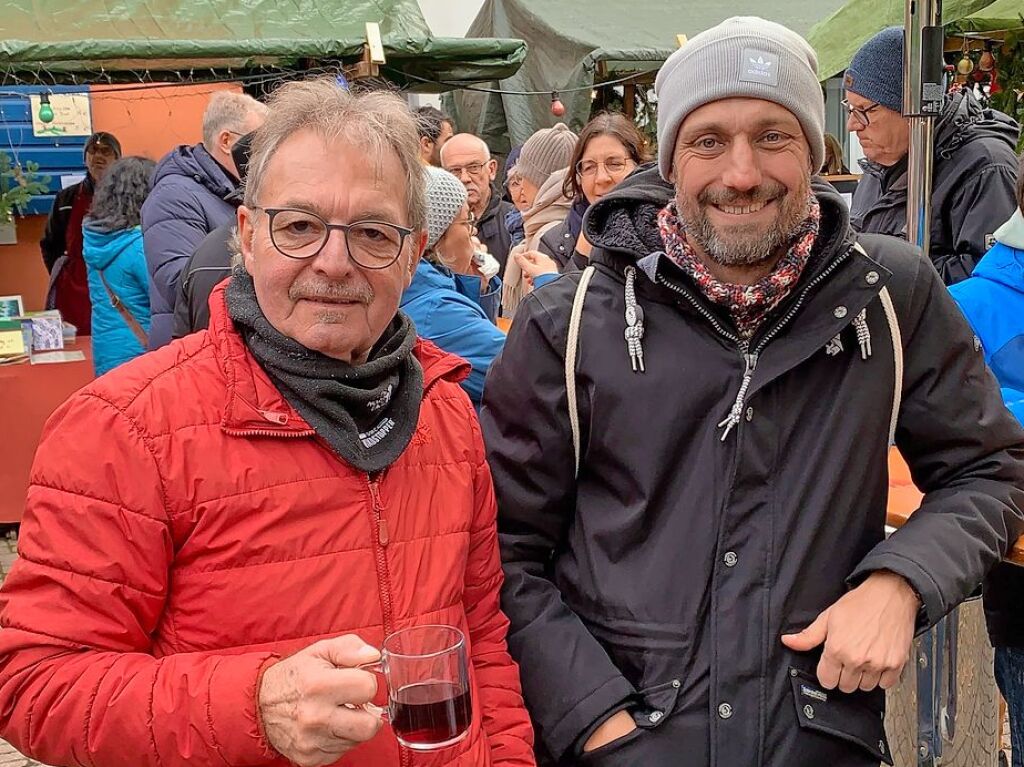 Der Weihnachtsmarkt am dritten Advent im Gottenheimer Rathaushof lockte zahlreiche Besucher von nah und fern an.