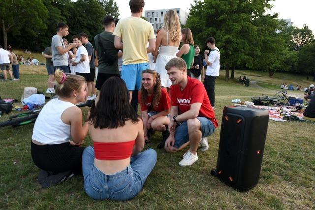 Freiburgs Nachtmediatoren sind erfolgreich gegen Lrm und Mll – auf dem Sthlinger Kirchplatz ist das aber nicht das Problem