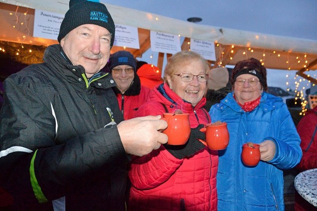 Schon lange hatten die Weihnachtsmarkt...nossen das heie Getrnk nun besonders  | Foto: Christiane Sahli