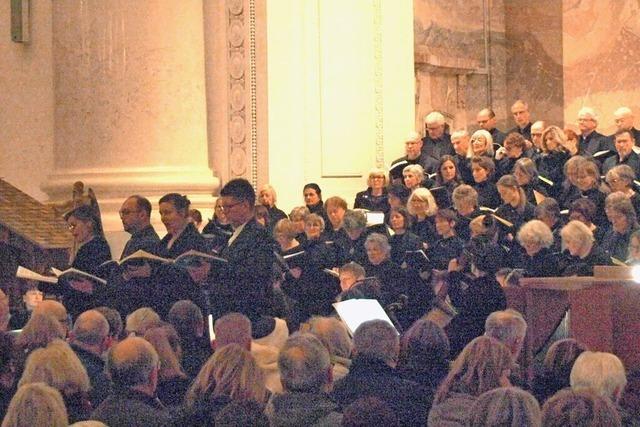 So schmettert der Chor bei Bachs Weihnachtsoratorium im St. Blasier Dom