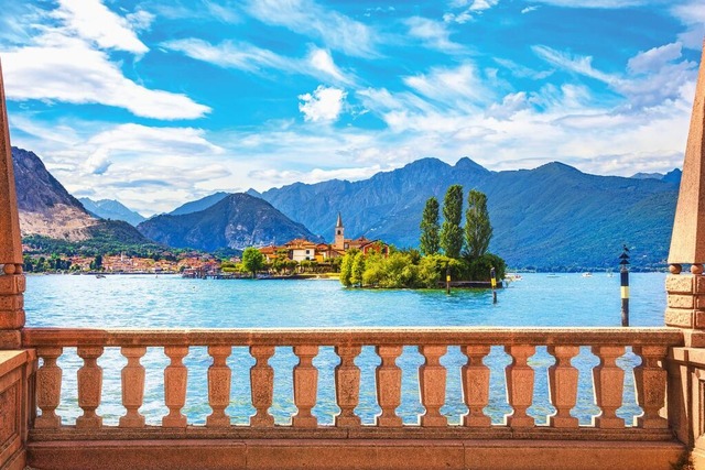 Blick auf die Borromischen Inseln  | Foto: StefanZZ/Shutterstock.com