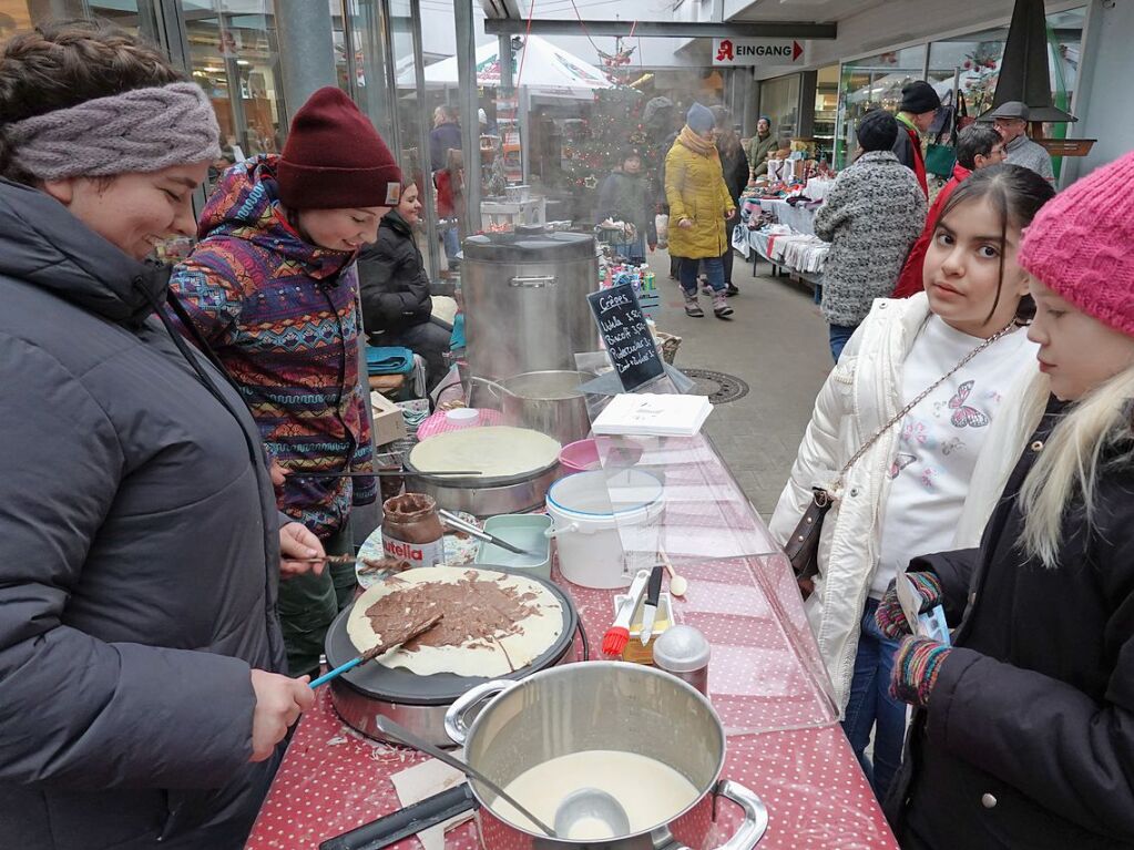 Weihnachtsbume sowie schne Dinge zum Daranhngen und Darunterliegen gab es beim Weihnachtsmarkt in Rickenbach.