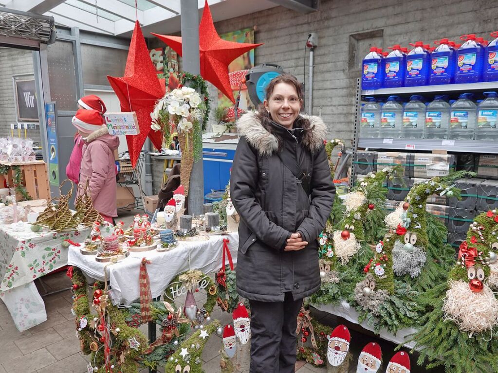 Weihnachtsbume sowie schne Dinge zum Daranhngen und Darunterliegen gab es beim Weihnachtsmarkt in Rickenbach.