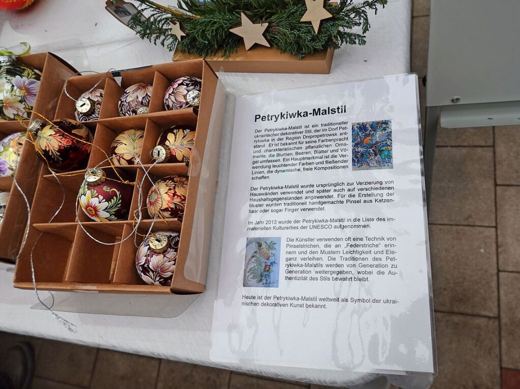 Weihnachtsbume sowie schne Dinge zum Daranhngen und Darunterliegen gab es beim Weihnachtsmarkt in Rickenbach.