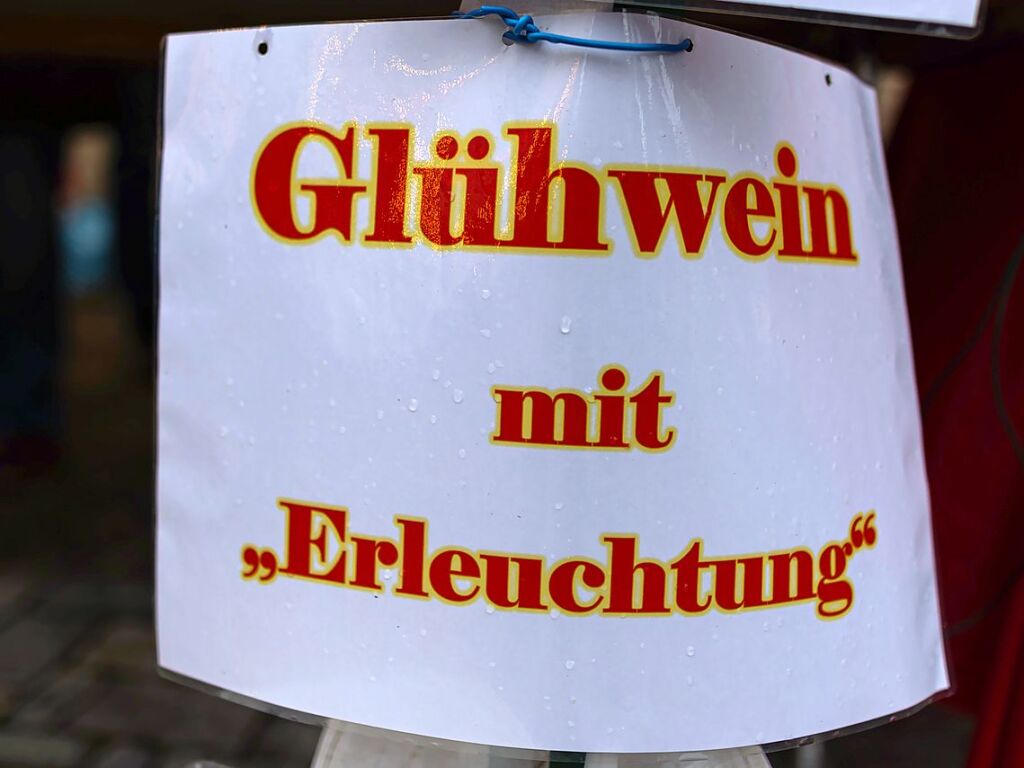 Vor der schnen Kulisse des Schlosses kamen wieder viele Besucher zum Kirchhofener Weihnachtsmarkt.