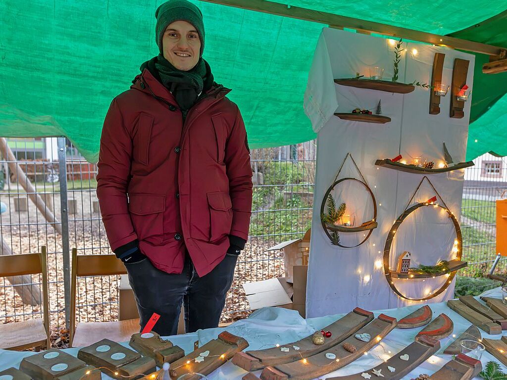 Vor der schnen Kulisse des Schlosses kamen wieder viele Besucher zum Kirchhofener Weihnachtsmarkt.