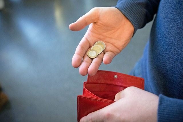 Wenn Menschen in finanzielle Not gerat...n die Spenden der BZ-Weihnachtsaktion.  | Foto: Friso Gentsch (dpa)