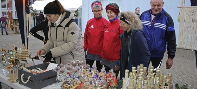 Vereine und Kunsthandwerker lockten mit ihrem Angebot.  | Foto: GARRYSLATER