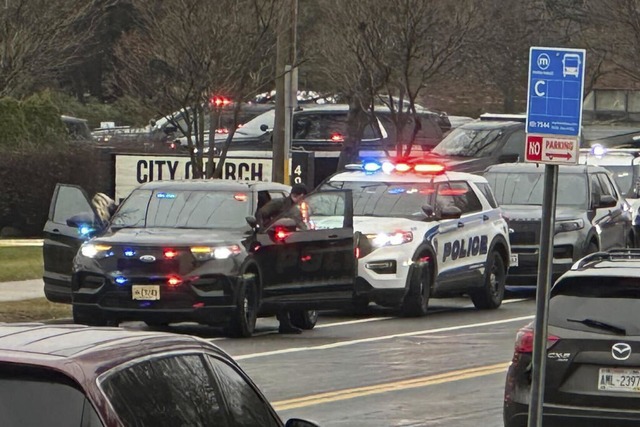 Polizeieinsatz nach Schusswaffenangriff an Schule in Madison  | Foto: Scott Bauer (dpa)