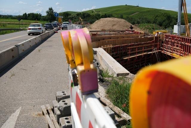 Die Baustelle fr Turbokreisel ruht aktuell, doch Sperrung  bei Ebringen bleibt bestehen