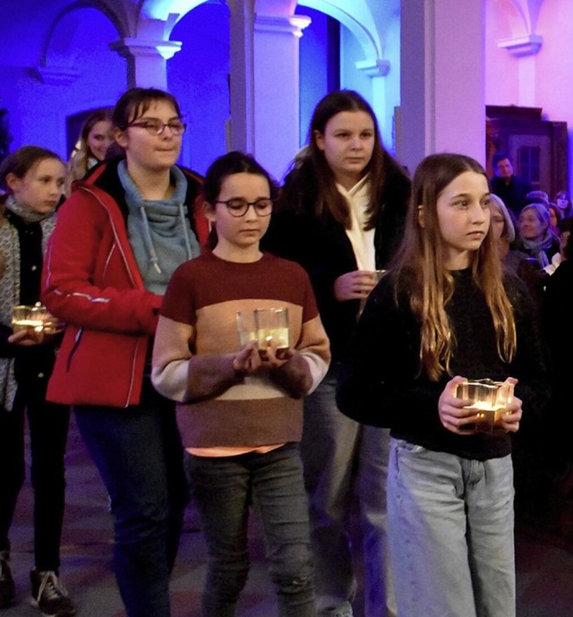 Kerzenlicht als stilles Gedenken fr verstorbene Kinder und deren Eltern.  | Foto: Barbara Puppe