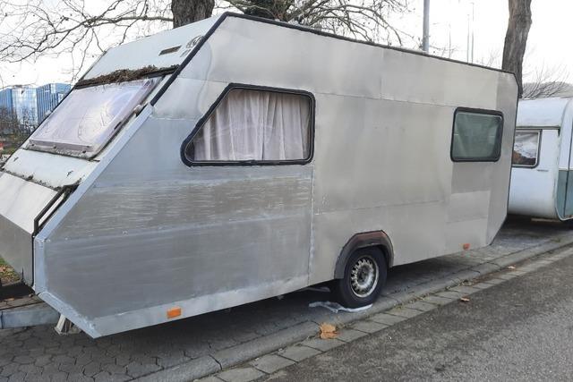 Wohnwagen, Anhnger und Boote blockieren Parkpltze im Freiburger Gewerbegebiet Haid