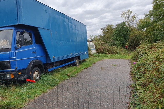 Die illegalen Camper scheinen sogar pr...e, kleine Drahtzune gezogen zu haben.  | Foto: Hannes Selz