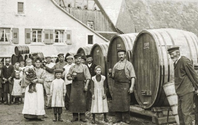 Altweiler Kfermeister stellen ihre Handwerkskunst zur Schau, um 1910.  | Foto: Stadtarchiv