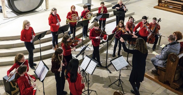 Das kleine Orchester des Schiller-Gymn...tskonzert in der Dreifaltigkeitskirche  | Foto: Michael Kolinski