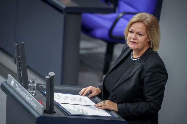 Bundesinnenministerin Nancy Faeser (SP...r Demokratie in der Weimarer Republik.  | Foto: Kay Nietfeld/dpa