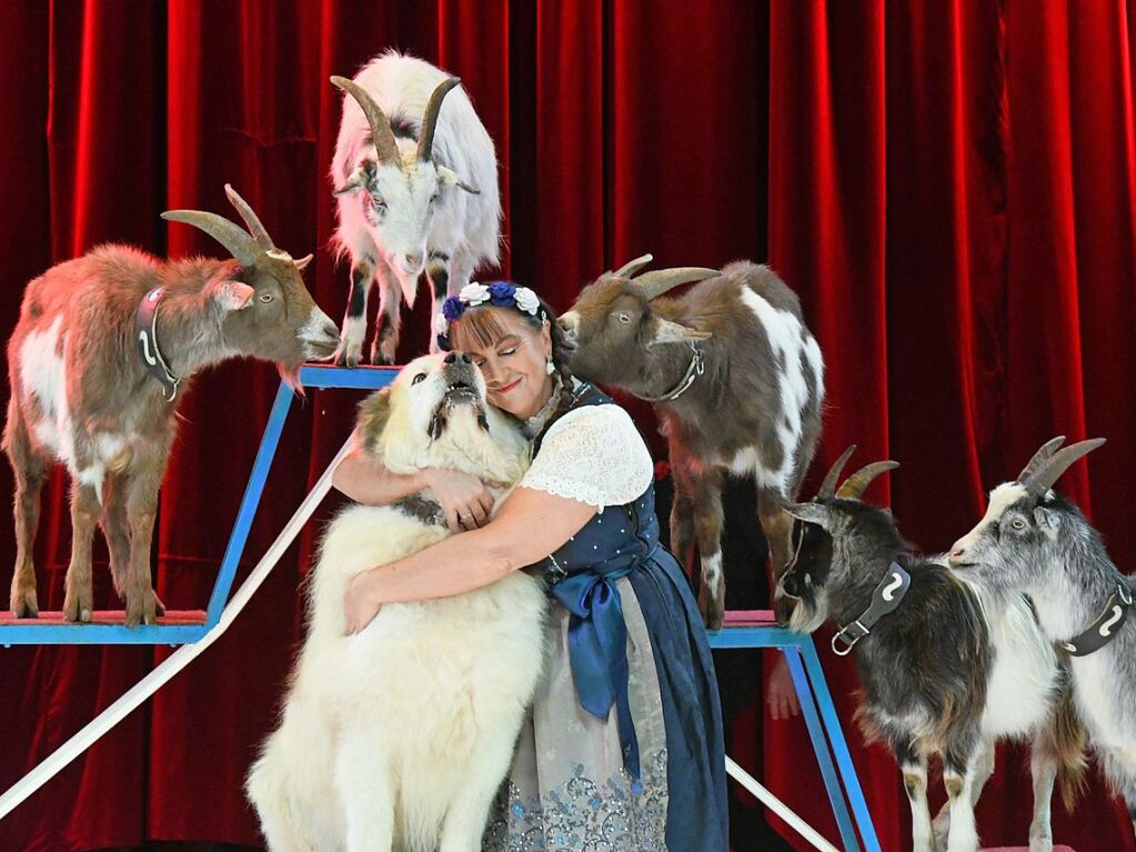 Josefine und Daniel Igen mit ihren Stars vom Bauernhof