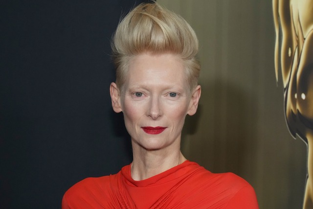 Tilda Swinton wird mit dem Ehrenpreis der Berlinale ausgezeichnet. (Archivbild)  | Foto: Jordan Strauss/Invision via AP/dpa