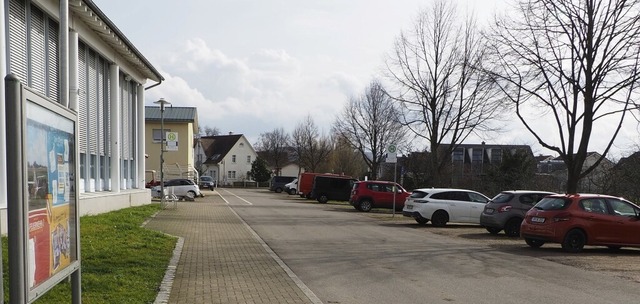 Einige der Parkpltze bei der Lufelbe...ue Schmutzwasserleitung verlegt wird.   | Foto: Herbert Frey