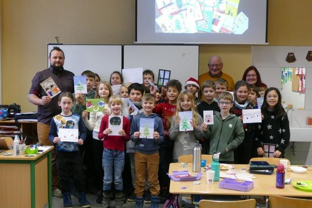 Hansjakobschule in Titisee-Neustadt empfngt Weihnachtspost aus England