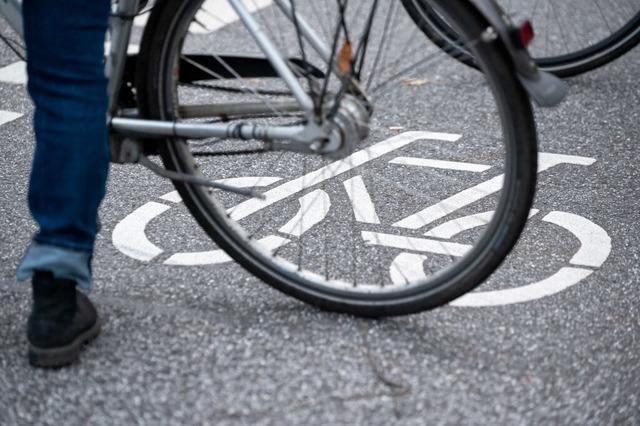 Radfahrerin in Freiburgs Innenstadt bei Verkehrsunfall leicht verletzt