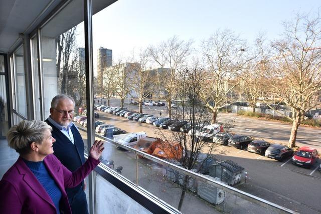 Aufenthaltsplatz fr Suchtkranke in Freiburg: Im Schulzentrum nebenan sorgt der Drogenplatz fr Verunsicherung