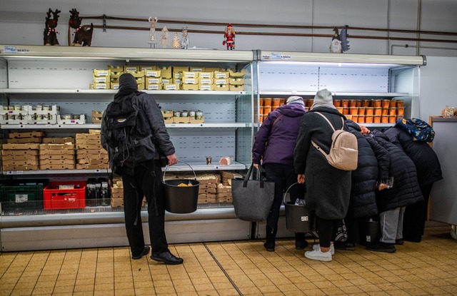 Jede vierte Tafel im S&uuml;dwesten nimmt aktuell keine neuen Kunden auf.  | Foto: Christoph Schmidt/dpa