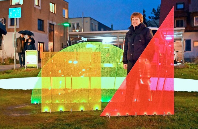 Zora Kreuzer mit ihrer Installation &#8222;Sun City&#8220; in Gutleutmatten  | Foto: Thomas Kunz