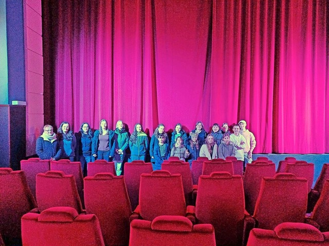 Schlerinnen und Schler der Jugendmus... Orchestermitglieder im Krone-Theater.  | Foto: Lucia Rseler