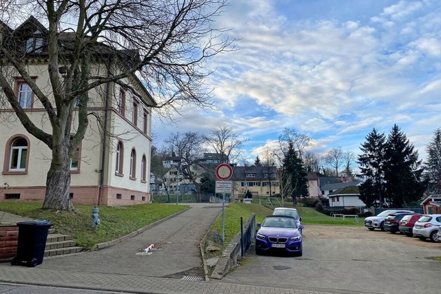 Der geplante Schulneubau auf der Flch... und muss speziell aufgewertet werden.  | Foto: Jutta Schtz